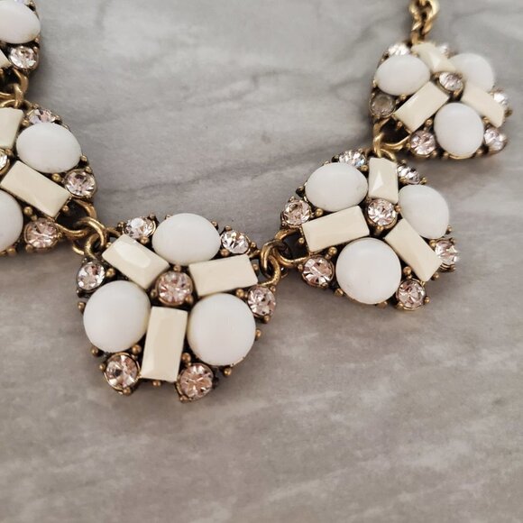 💖 J.Crew White Rhinestones Crystals Cluster Statement Necklace 💖 - Picture 5 of 16